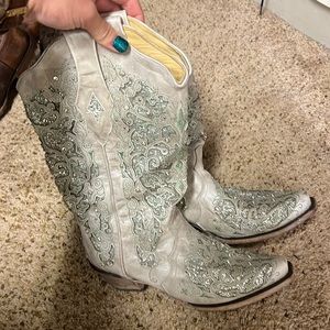 Sparkly boots. Very cute!